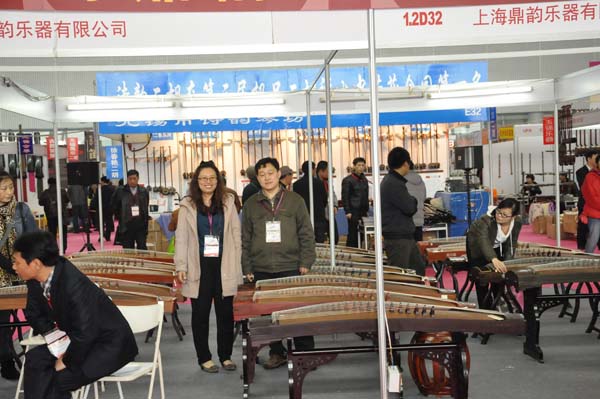 我们在广州古筝展览会选琴 我们在广州古筝展览会选琴